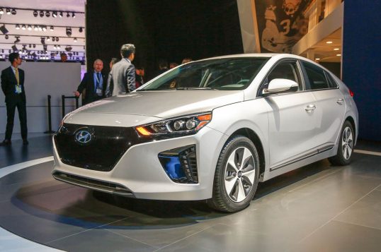 2017-hyundai-ioniq-electric-front-three-quarter-01