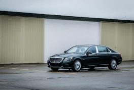2017-mercedes-maybach-s550-103-876x535