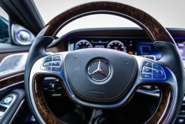 2017-mercedes-maybach-s550-128-876x535