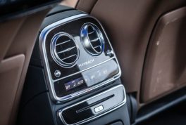 2017-mercedes-maybach-s550-147-876x535
