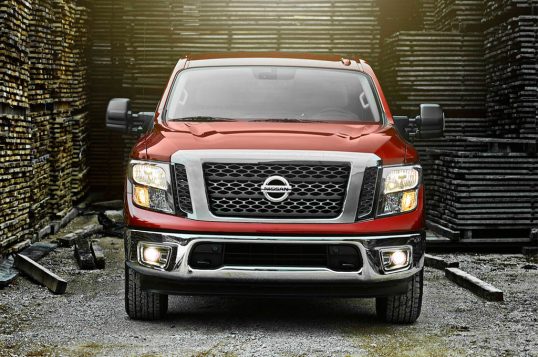 2017-nissan-titan-king-cab-front-view