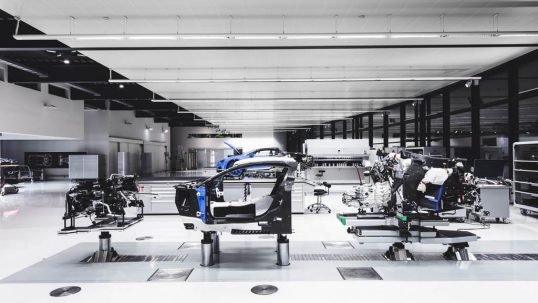2017-bugatti-chiron-production-at-molsheim-factory-03