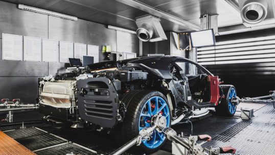 2017-bugatti-chiron-production-at-molsheim-factory-09