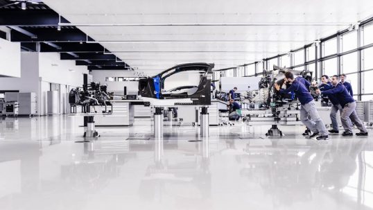 2017-bugatti-chiron-production-at-molsheim-factory