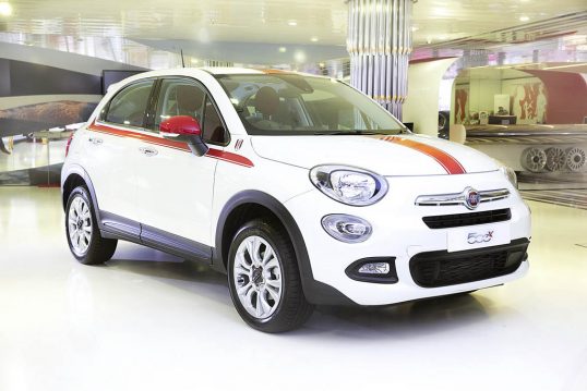 2017-fiat-500x-fulham-fc-special-edition-1