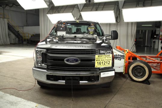 2017-ford-f-250-crew-cab-awarded-5-stars-for-safety-by-the-nhtsa_3