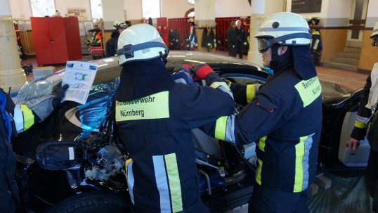 2017-porsche-panamera-german-firefighters-6