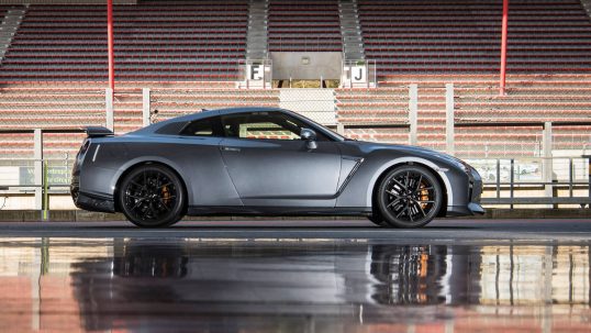 2017_nissan_gtr_14_0