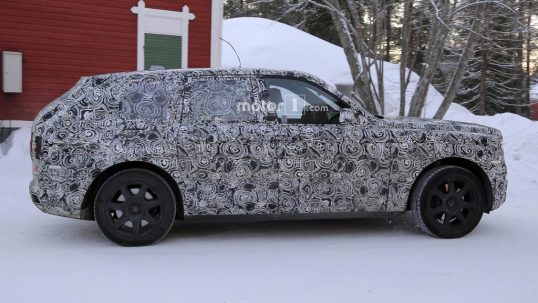 2019-rolls-royce-cullinan-spy-2