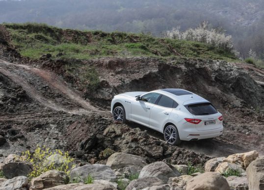 maserati-levante-2017-1600-32