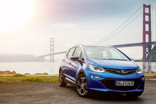 Stunning: The new Opel Ampera-e shines with the Golden Gate Bridge.