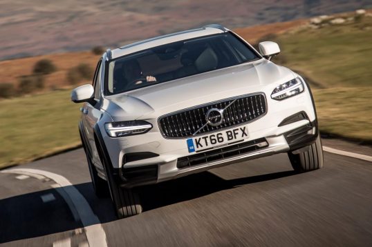 v90_d4_awd_cross_country_007