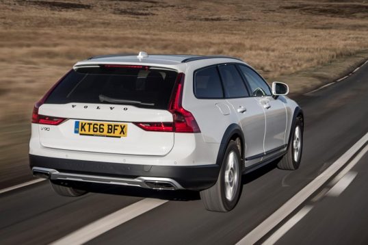 v90_d4_awd_cross_country_016