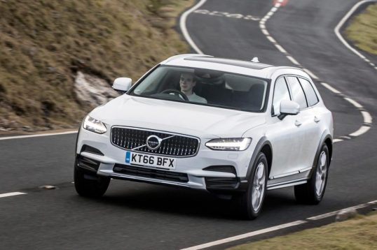 v90_d4_awd_cross_country_023