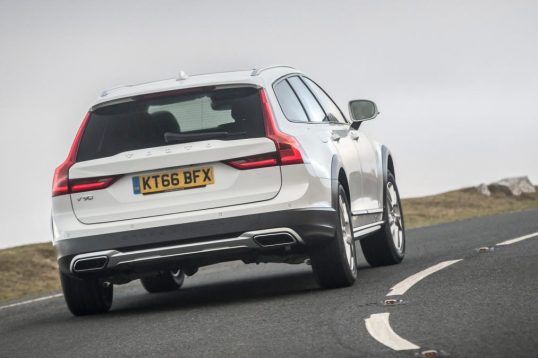 v90_d4_awd_cross_country_048