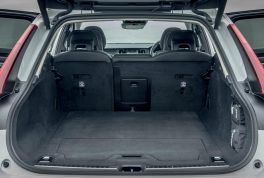 v90_d4_awd_cross_country_071