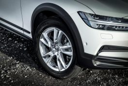 v90_d4_awd_cross_country_125
