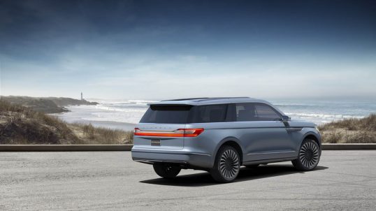 2016-lincoln-navigator-concept-3