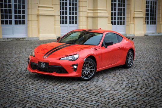 2017-toyota-86-860-special-edition-01
