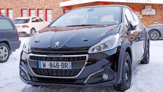 2018-peugeot-208-spy-01