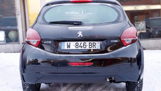 2018-peugeot-208-spy-03