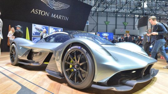 2019-aston-martin-valkyrie01