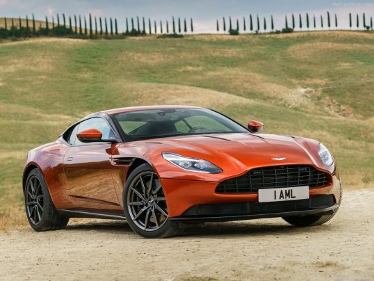 aston-martin-db11-2017-01