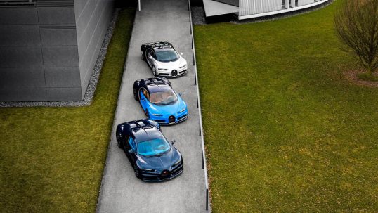 first-bugatti-chirons-delivered-to-customers