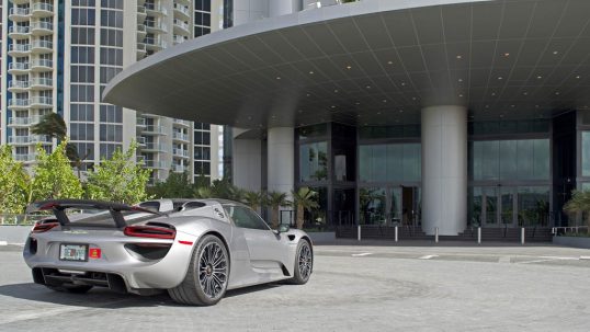 high-918-spyder-porsche-design-tower-miami-florida-2017-pors-12