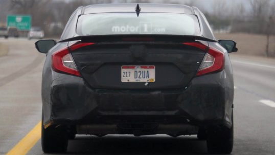 honda-civic-si-sedan-spy-04