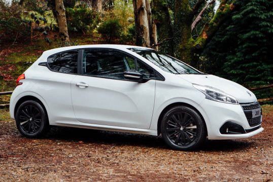 peugeot-208-black-edition-3