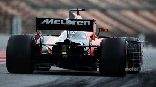 stoffel-vandoorne-mclaren-mcl32-01