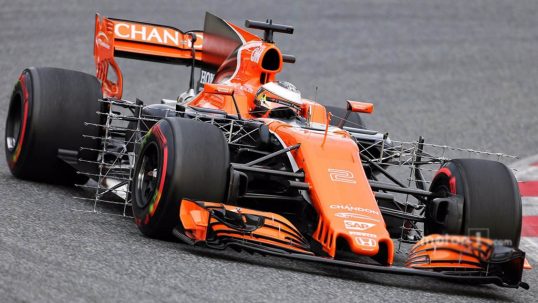 stoffel-vandoorne-mclaren-mcl32