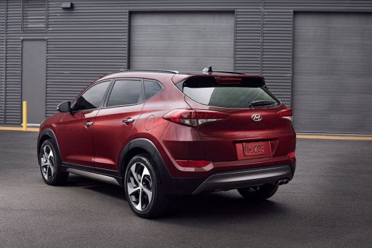 2017-hyundai-tucson-rear-three-quarter-02