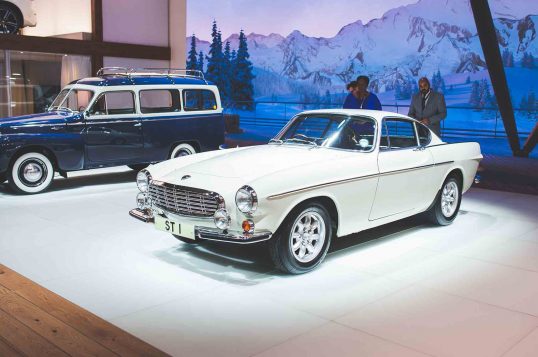 2017-new-york-auto-show-volvo-p1800-03