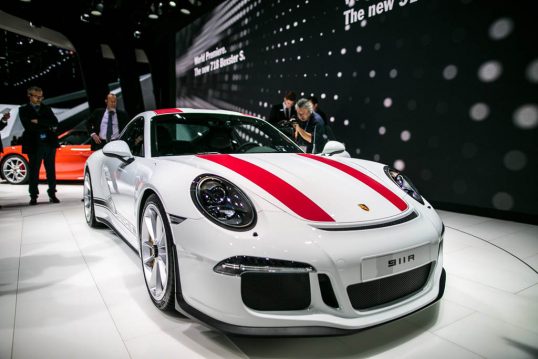 2017-porsche-911r-7