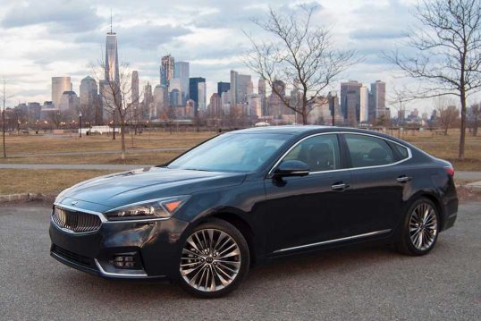 2017-kia-cadenza-front-left