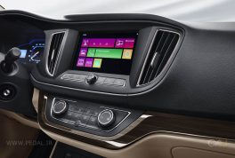 2018-mg-360-interior-centre-console