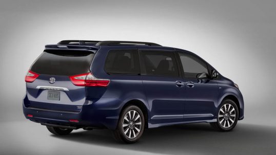 2018-toyota-sienna-02