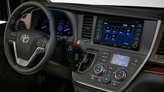 2018-toyota-sienna-05