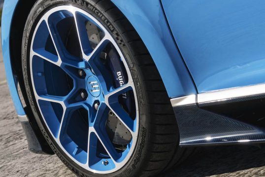 bugatti-chiron-front-wheels