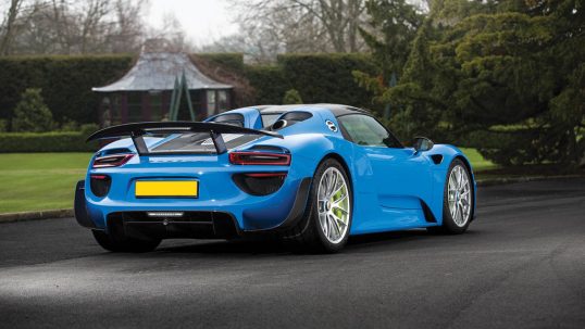 arrow-blue-porsche-918-spyder-04