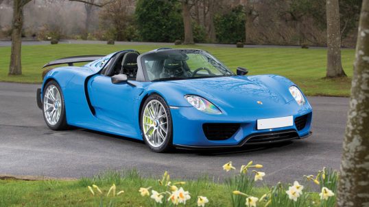 arrow-blue-porsche-918-spyder