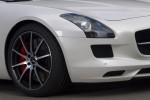 mercedes-benz-sls-amg-gt-headlight