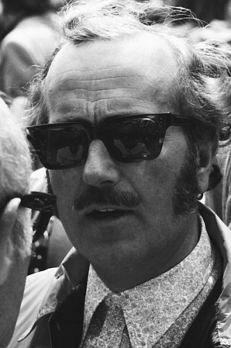 399px Colin Chapman 1971 332x500