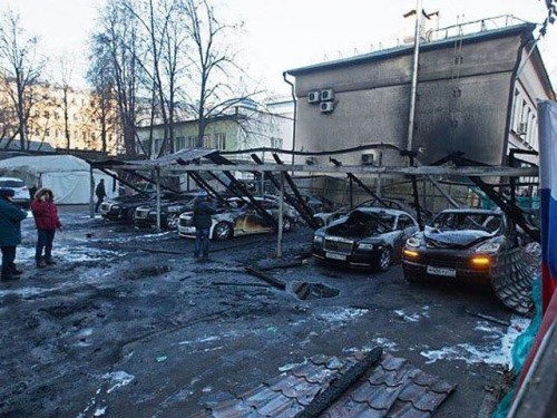 rolls-royces-porsches-and-others-burn-to-the-ground-in-12-car-moscow-fire