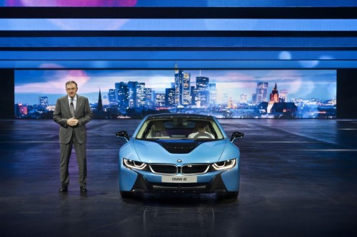 BMW i8 production version live in Frankfurt