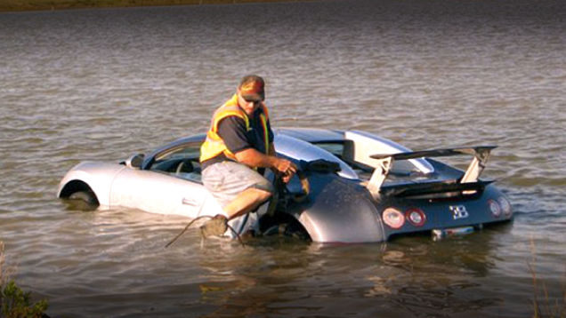 Bugatti Veyron lake crash