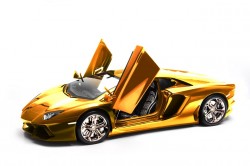 Gold Lamborghini Aventador LP700