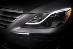Hyundai-Genesis_2012_headlight